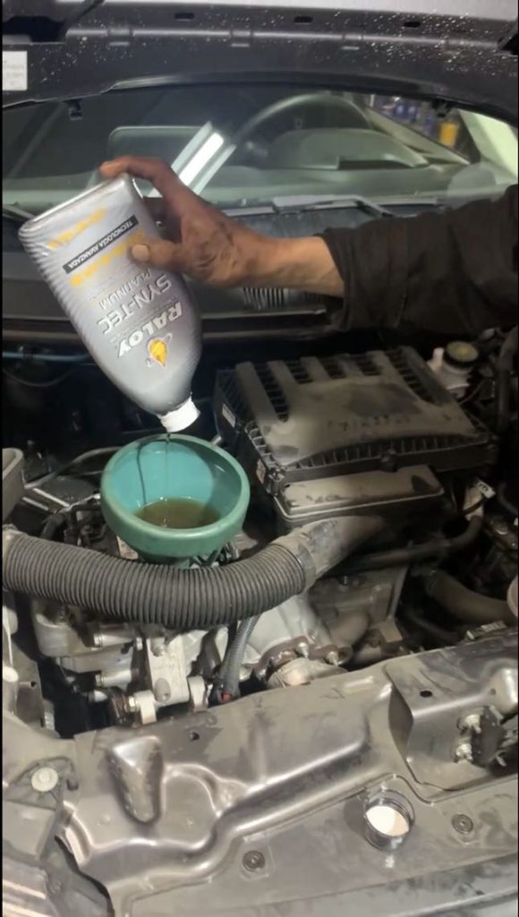 PAso a paso cambio de aceite carros Tecnifil Lubricación