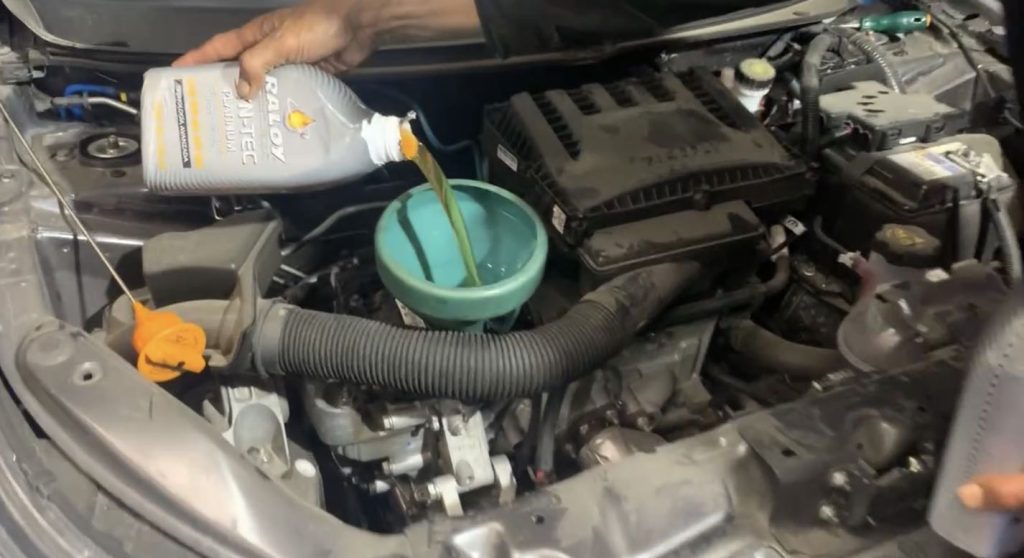 Paso a paso cambio de aceite en vehículos lubricentros Tecnifil